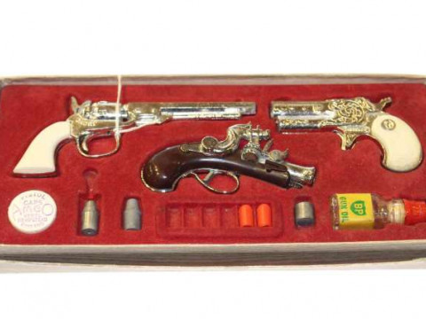 Commemorative cup pistol set, boxed