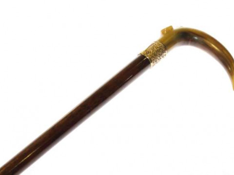 Horn handled cane with collar stamped 18CT