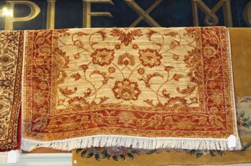 Ziegler rug with a beige ground 1.90 x 1.40
