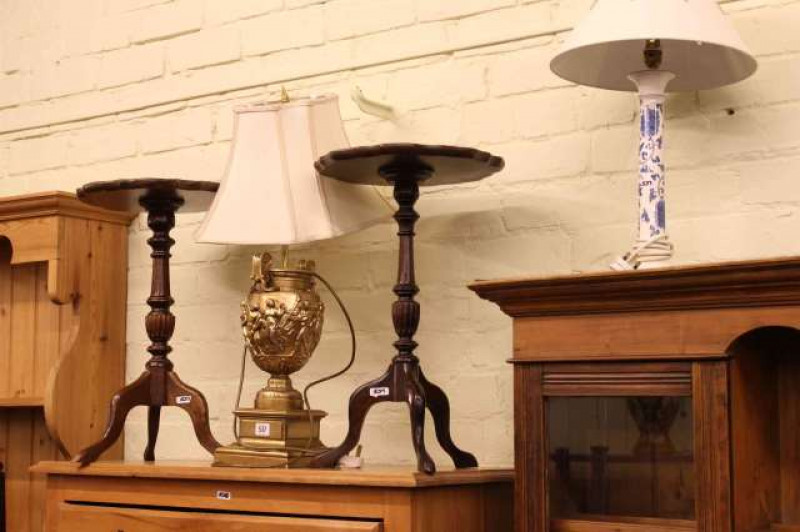 Pair mahogany tripod wine tables and two table lamps (4)