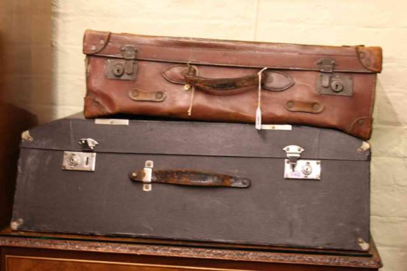 Vintage leather case and car trunk (2)