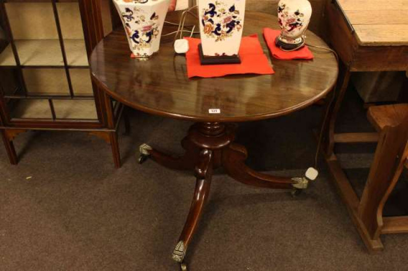Circular mahogany snap top supper table