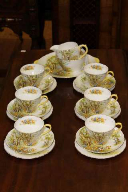 Shelley 'Daffodil Time' twenty-one piece tea set