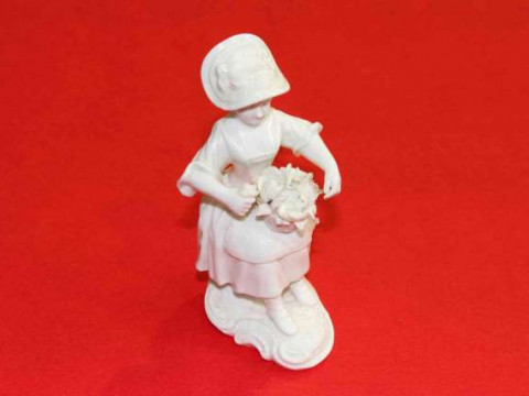 Continental porcelain figure of a girl