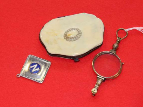 Gilt lorgnette, French purse and silver medal 1938 (3)