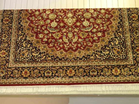Keshan carpet with a red ground, 2.80m x 2.00m