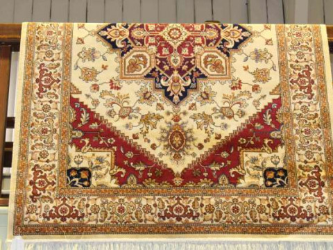 Heriz rug with a beige ground, 1.90m x 1.40m