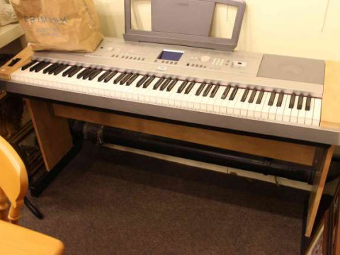 Yamaha portable Grand DGX-640 electronic keyboard and stand