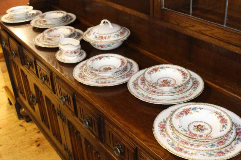 Royal Grafton china 'Malvern' dinner service, over twenty five pieces