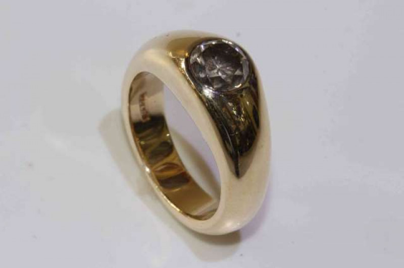 9 carat gold and champagne diamond ring, diamond approximately 1.50 carats