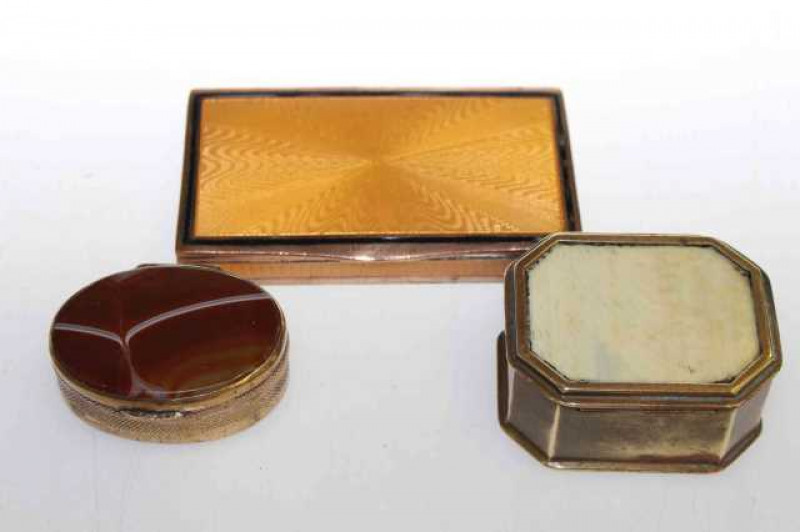 Georgian ivory top box, Victorian agate box and an enamel box (3)