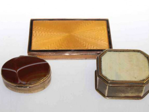 Georgian ivory top box, Victorian agate box and an enamel box (3)