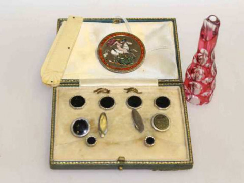 Enamel crown, stud set, folding knife and glass cigar holder (4)
