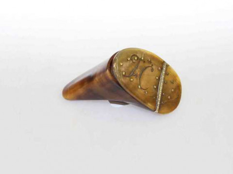 Horn snuff mull