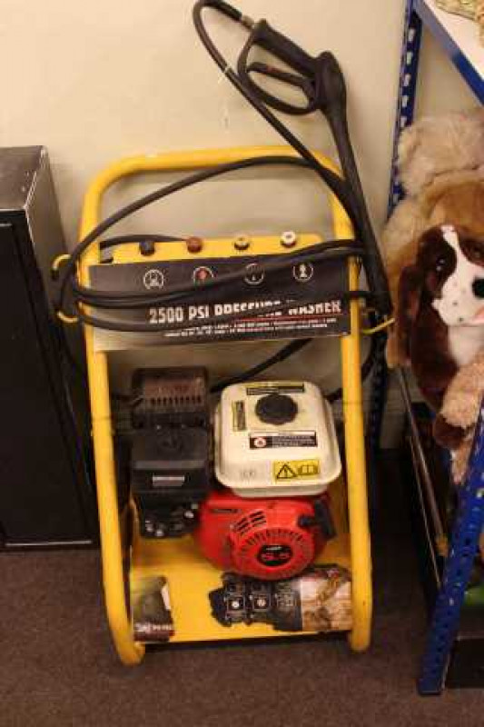 2500 PSI pressure washer