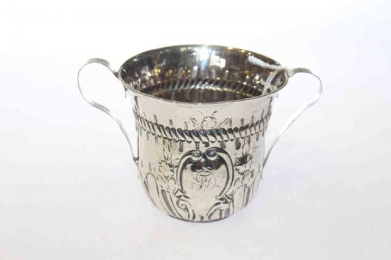 George III silver porringer, London 1777, monogrammed, 2.7oz
