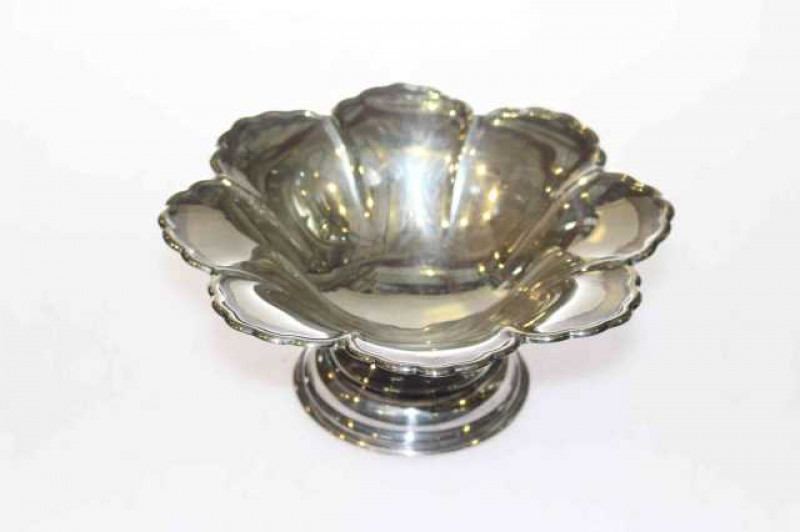 Silver bowl of flowerhead shape, 4.2oz