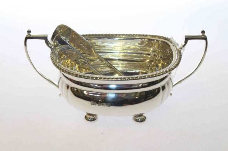 Elkington & Co silver two-handled sugar bowl, Birmingham; and a fiddle pattern silver sugar tongs (2), gross 8oz