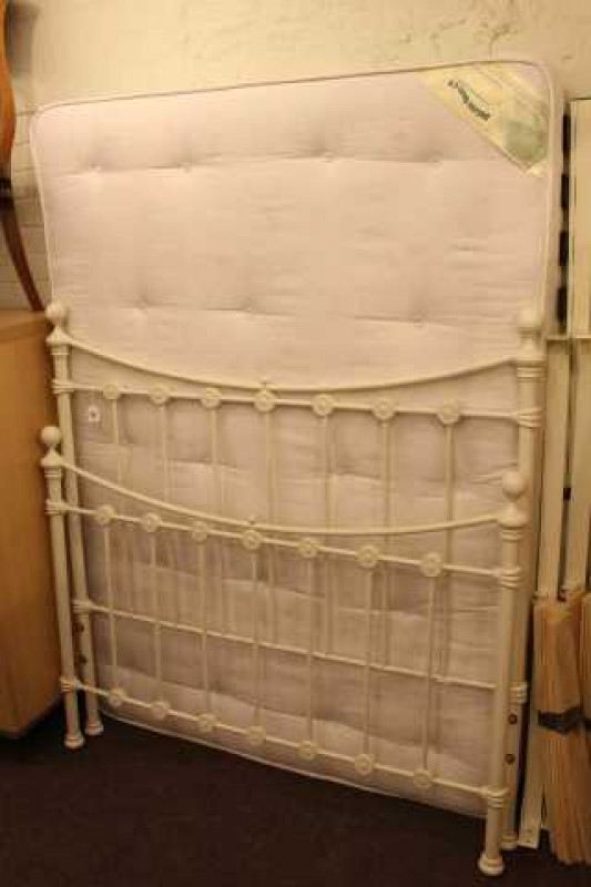 Victorian style 4ft6ins bed, complete