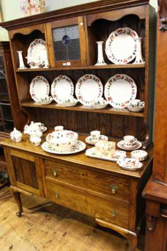 1920/30's oak shelf back and leaded door dresser on cabriole legs