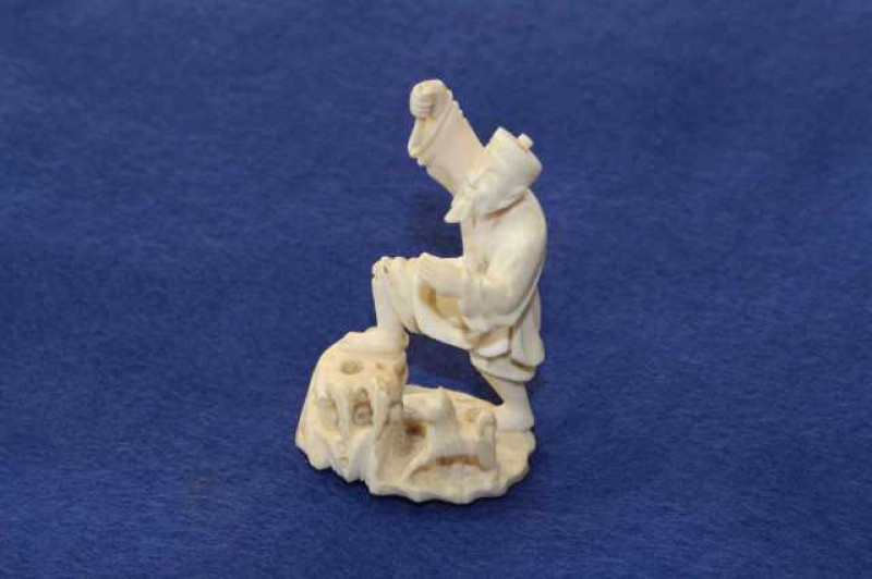 Small Japanese ivory figure