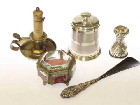 Silver cigarette dispenser, Birmingham 1935; silver pepper grinder, etc