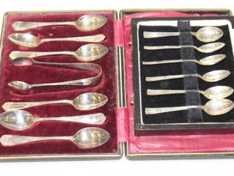 Set of six Edwardian silver teaspoons and tongs, Sheffield 1904; and a...