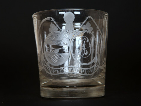 AN EARLY 19TH CENTURY ENGRAVED GLASS 'FARMERS ARMS' CUP, of tapering cylindrical...