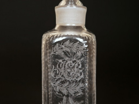 AN EARLY 19th CENTURY ENGRAVED GLASS DECANTER, of square form, engraved...