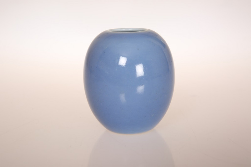 A SMALL CHINESE BLUE GLAZED OVOID VASE, with six character mark within double circles. 7cm