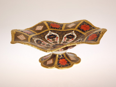 A ROYAL CROWN DERBY OLD IMARI PATTERN TAZZA, with scalloped rim and moulded...