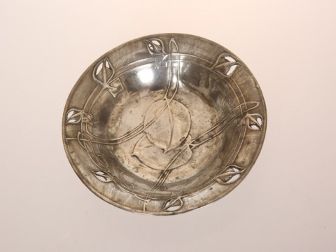 ARCHIBALD KNOX (1864-1933) FOR LIBERTY & CO A TUDRIC PEWTER PIN DISH,...