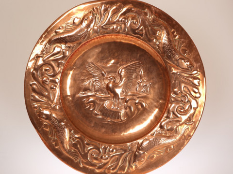 A LARGE ARTS AND CRAFTS COPPER CHARGER, ATTRIBUTED TO NEWLYN, repousse...