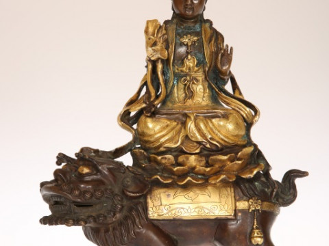 A GOOD QUALITY CHINESE PARCEL-GILT BRONZE FIGURE OF QUAN YIN, modelled...