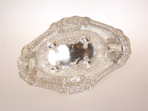 A GEORGE V SILVER BREAD BASKET, CHARLES WESTWOOD & SONS, BIRMINGHAM 1910,...