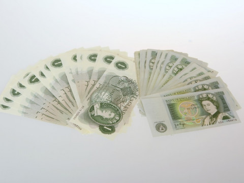 A COLLECTION OF GB BANK NOTES AND COINS, including fifty-six Bank of England...