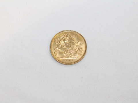 AN EDWARD VII HALF SOVEREIGN, 1905.