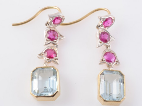 A PAIR OF AQUAMARINE AND RUBY EARRINGS, the emerald cut aquamarine collet...
