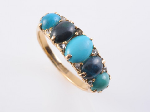 A TURQUOISE AND GOLD RING, circa 1880-1890, the five graduating oval cut...