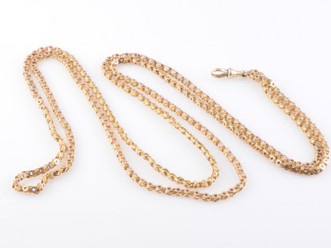AN EARLY VICTORIAN WATCH CHAIN, composed of articulated circular and twisted...