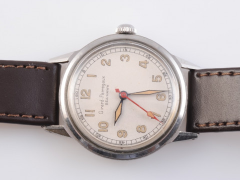 A GIRARD-PERREGAUX SEA-HAWK STAINLESS STEEL WRISTWATCH, with centre sweep...