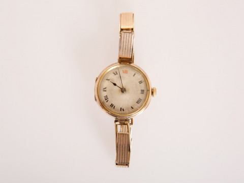 A ROLEX 9 CARAT GOLD LADY'S WRISTWATCH, import mark for 1916, circular...