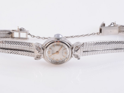 A VENUS 18 CARAT WHITE GOLD LADY'S MANUAL WIND WRISTWATCH, circular case...