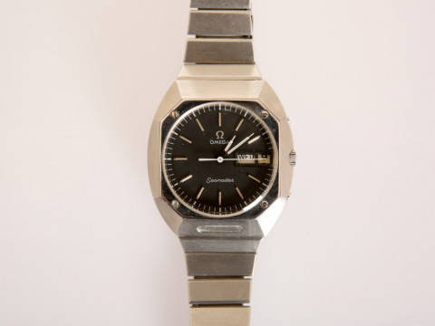 AN OMEGA SEAMASTER STAINLESS STEEL QUARTZ BRACELET WATCH, CIRCA 1977,...