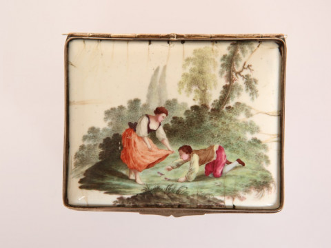 AN 18TH CENTURY ENAMEL SNUFF BOX, the cover painted with a boy and girl...