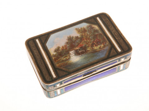 A FINE CONTINENTAL SILVER AND ENAMEL SNUFF BOX, EARLY 20TH CENTURY, rectangular,...
