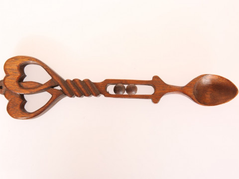 A WELSH CARVED LOVING SPOON, with entwined hearts terminal. 22.5cm