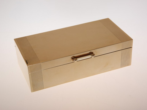 A GEORGE V 9ct GOLD CIGARETTE BOX, Adie Brothers, Birmingham 1946, in...