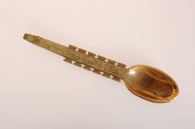 A CARVED JADE SPOON, with painted gilt decoration. 17cm