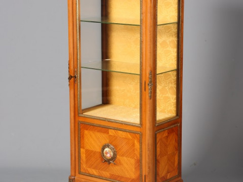 A SMALL FRENCH GILT-METAL MOUNTED VITRINE, with pierced gallery and glazed...